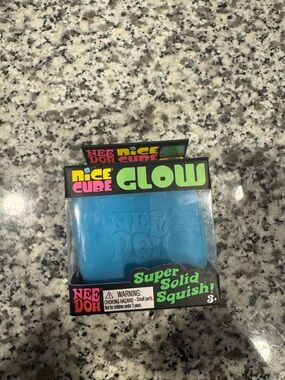 NeeDoh Nice Cube Glow in the Dark - Blue